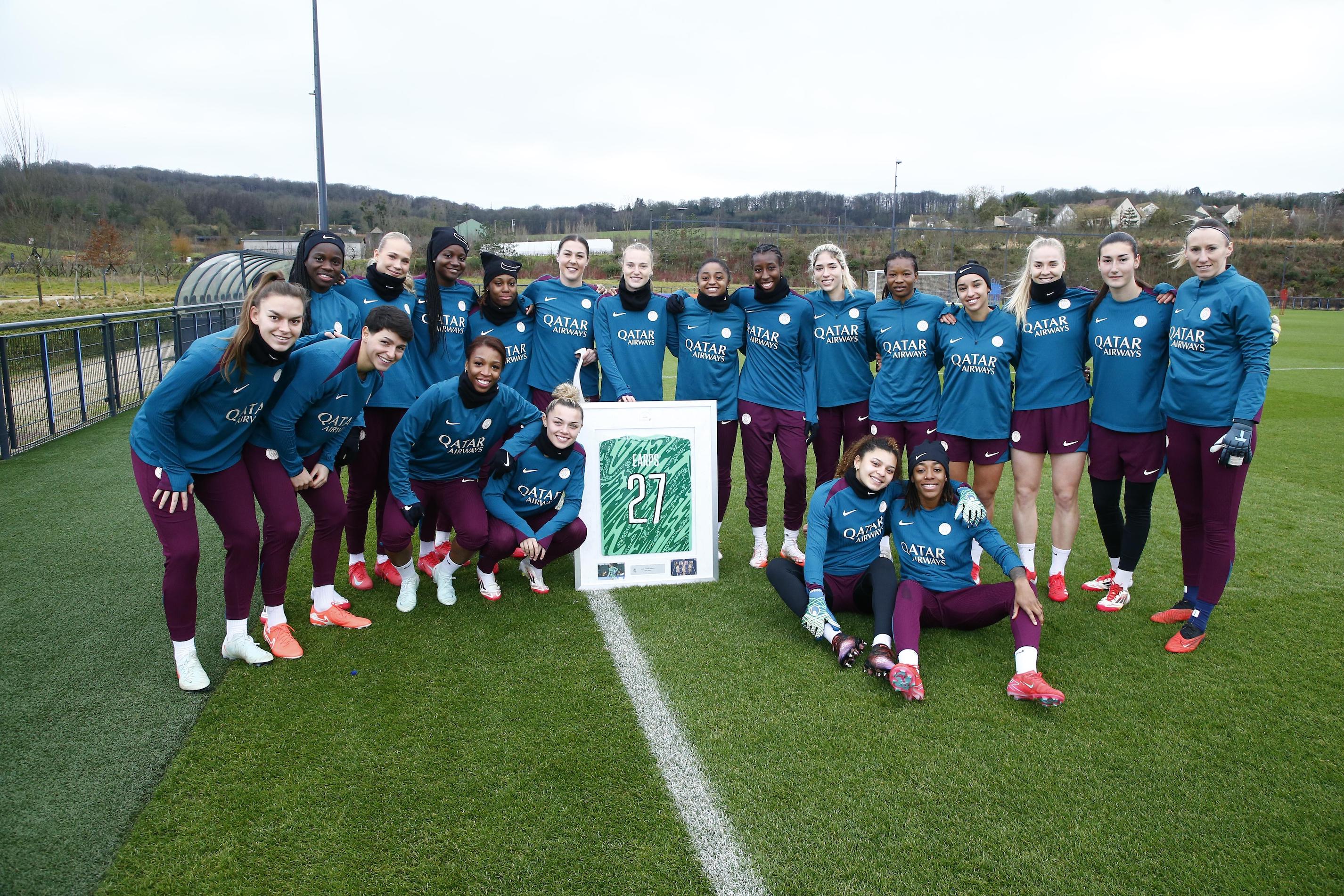 Mary Earps Trophy 2024 2