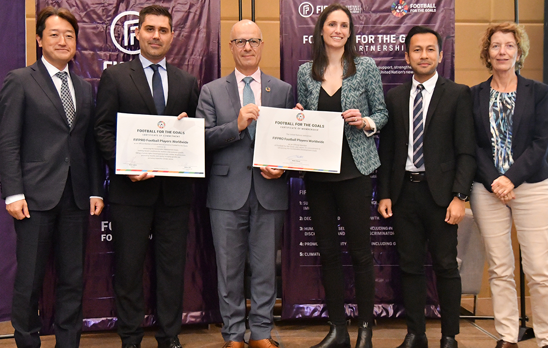 UN FIFPRO All People 1100