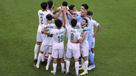 Iraq Players Huddle