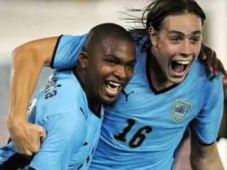 Sebastian Coates Santiago Morro