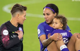 Sydney Leroux Baby 2 2500