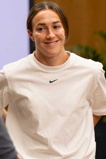 Lucy Bronze Video Thumb (1)