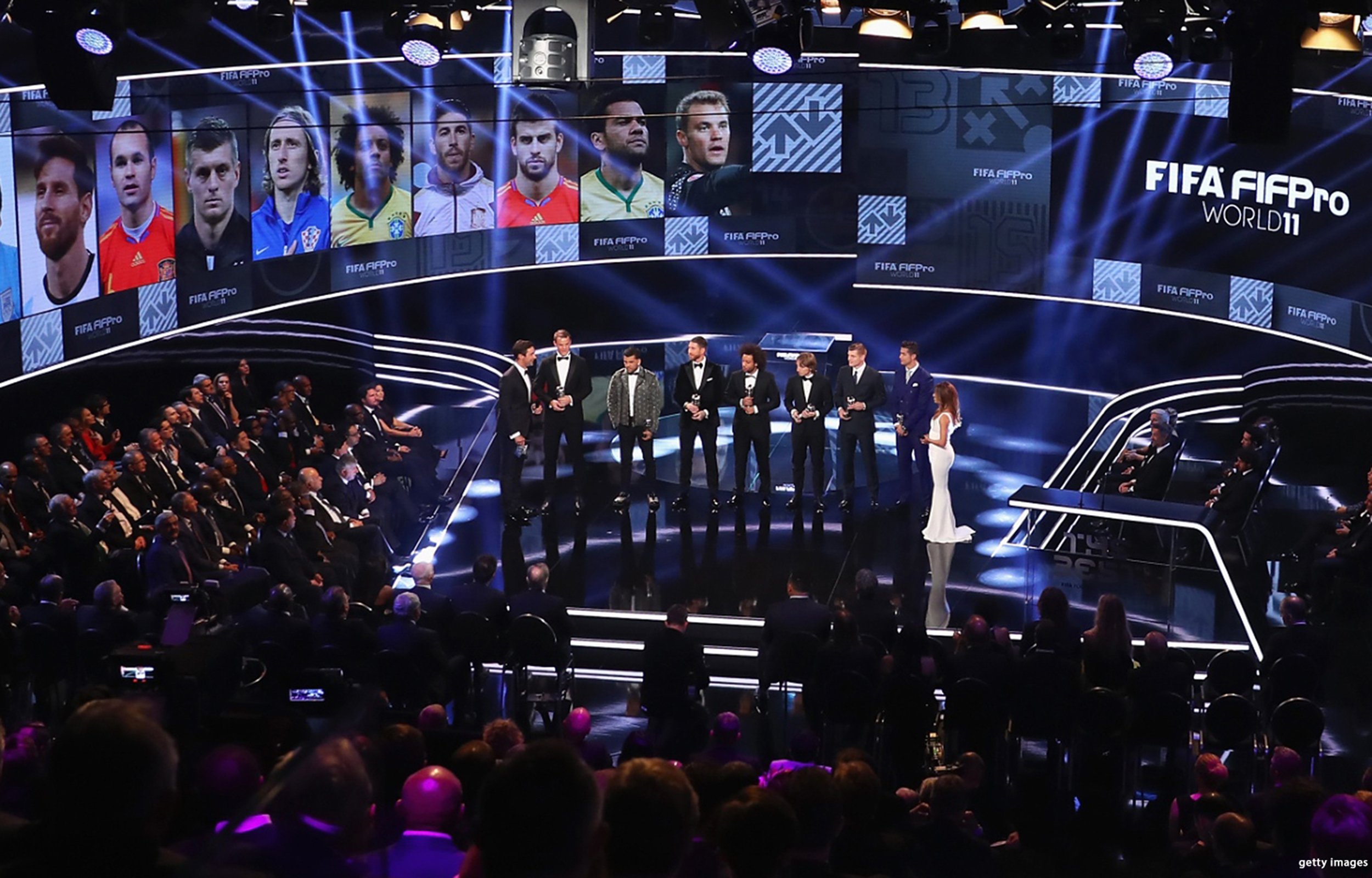 2016 W11 2500 Onstage