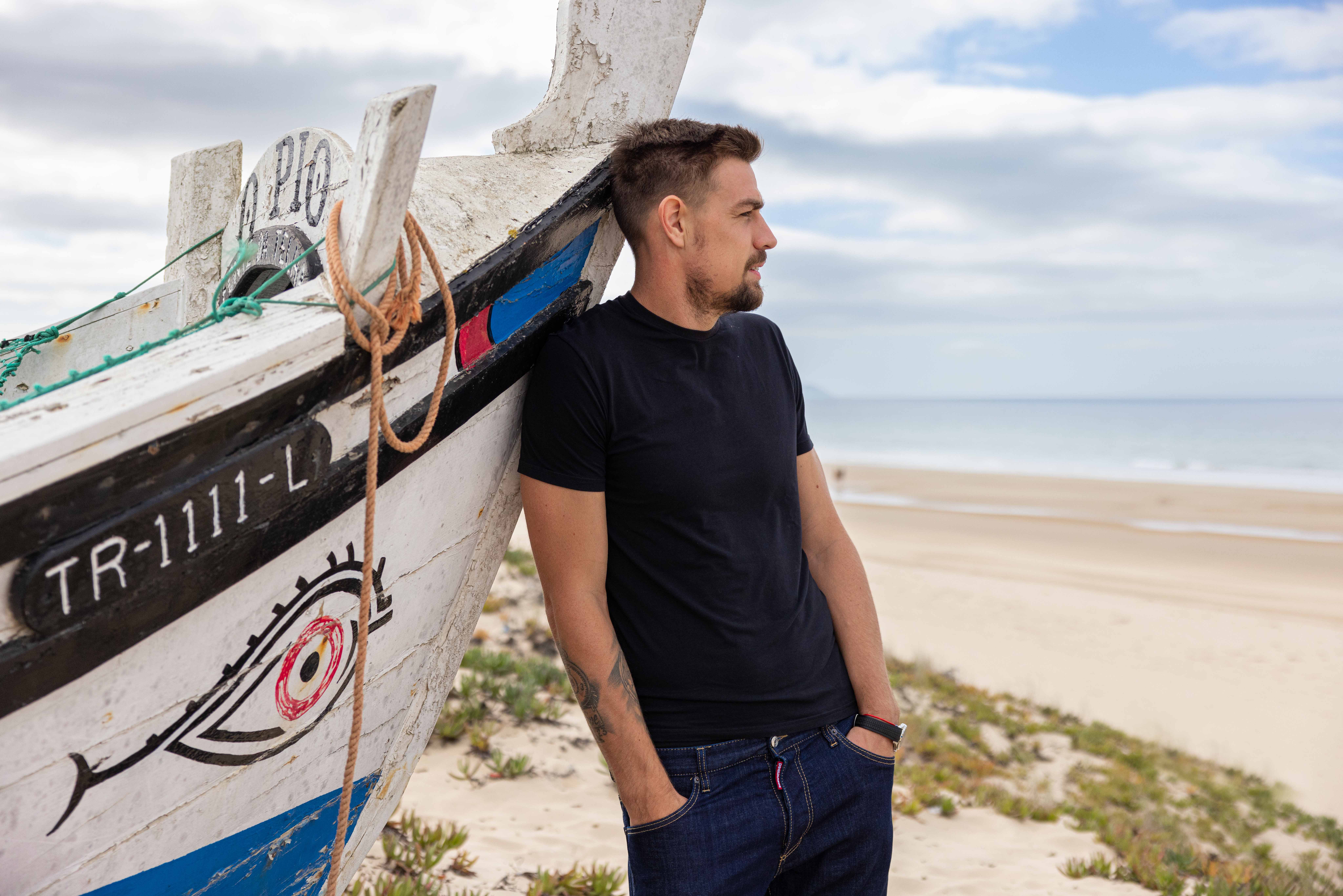 Sebastian Coates Shinealight 3