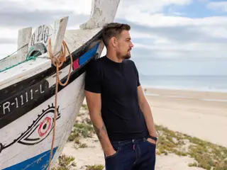 Sebastian Coates Shinealight 3