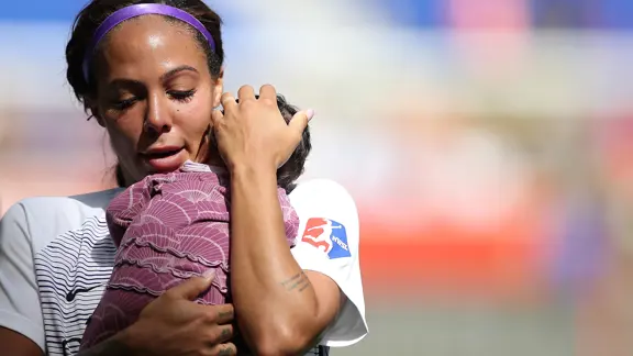 Sydney Leroux Baby 1 2500