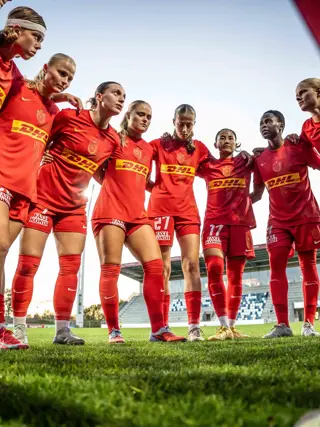 Womens Players Huddle Unityjpg