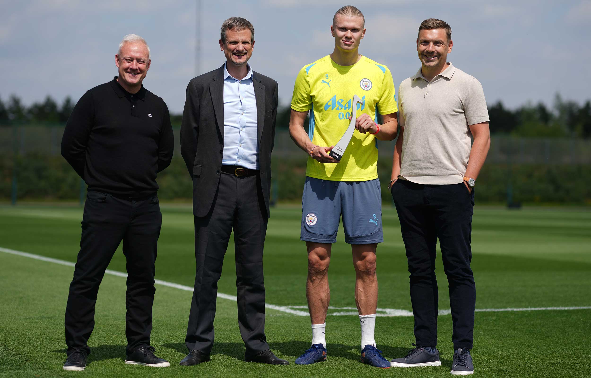 Erling Haaland W11 Trophy