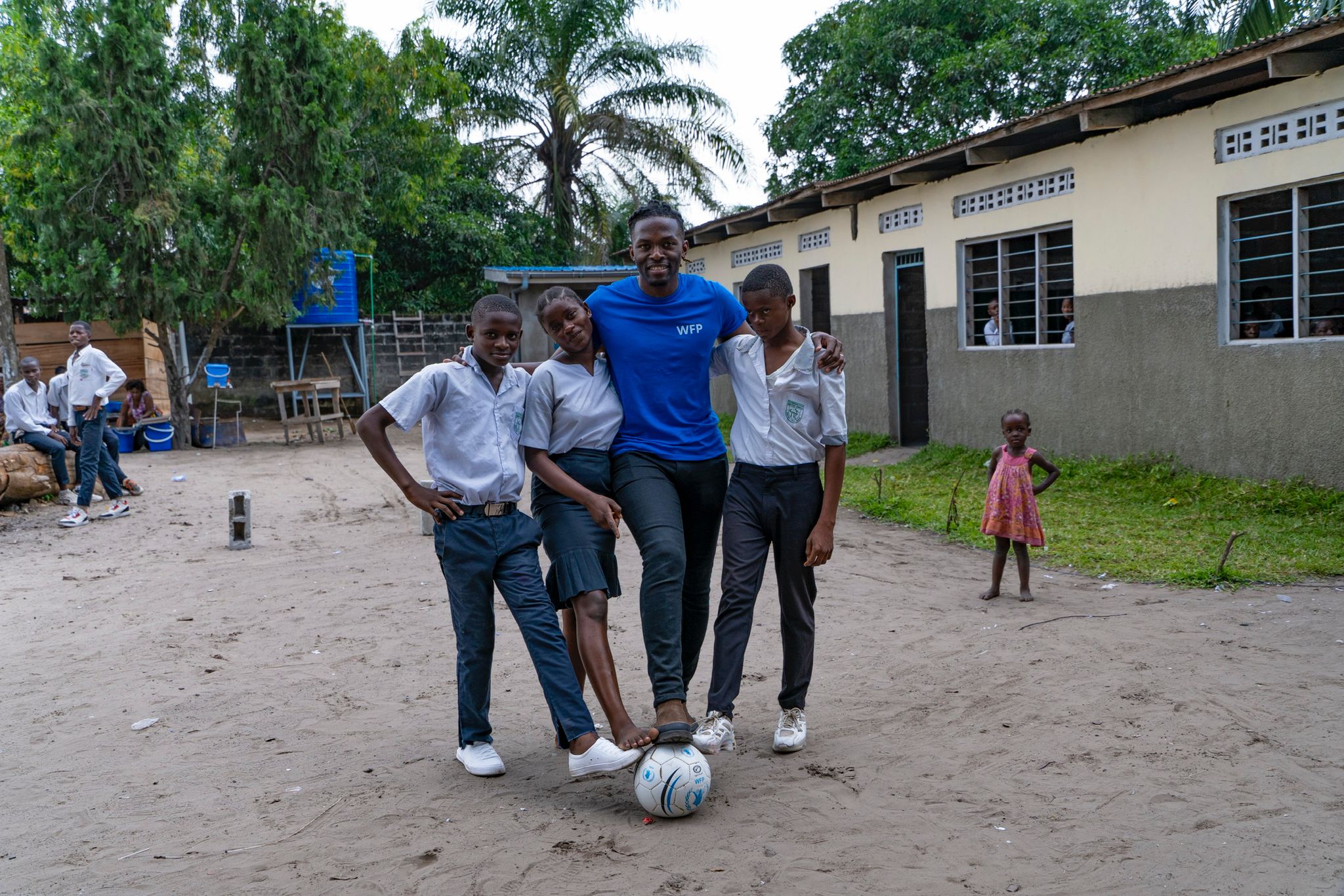 Distel Zola Photo 05