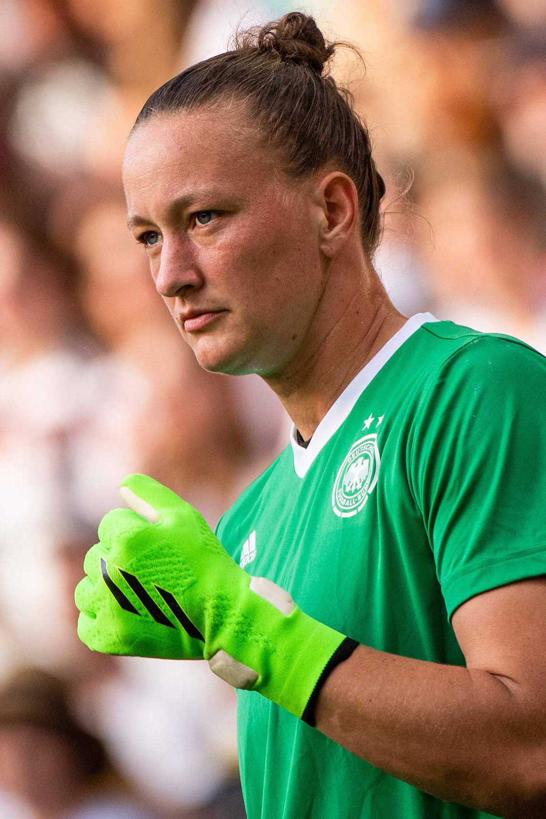 Almuth Schult Video Thumb