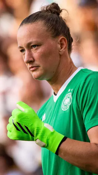 Almuth Schult Video Thumb