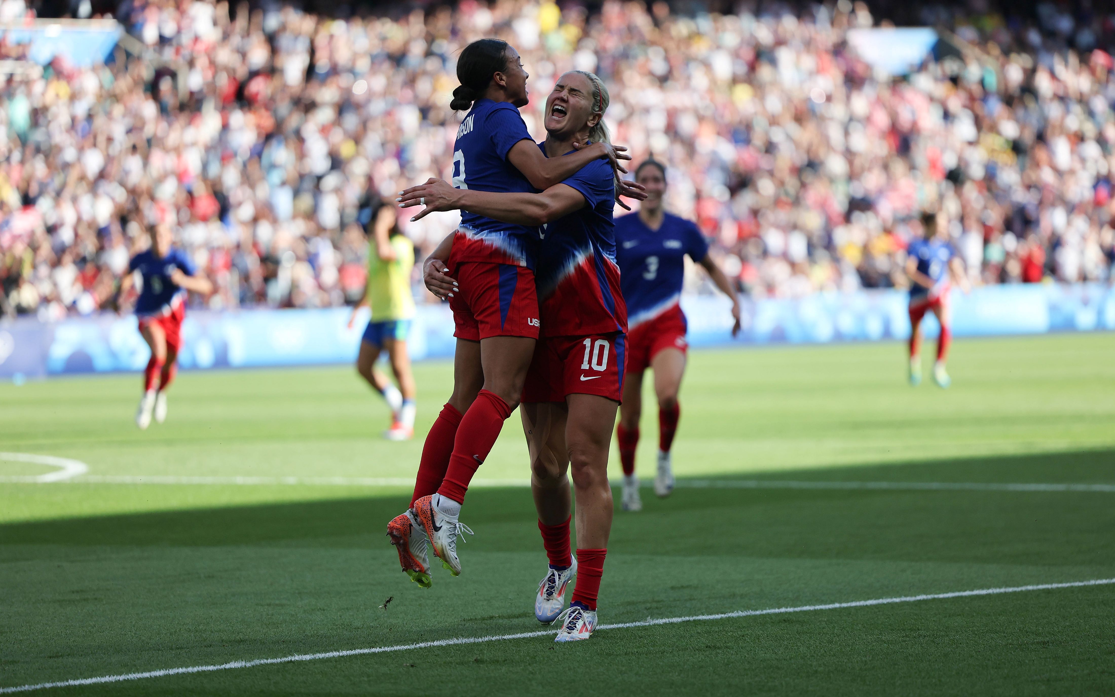 Lindsay Horan Mallory Swanson USA 2024