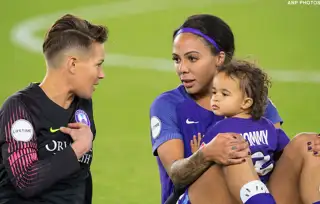 Sydney Leroux Baby 2 1100