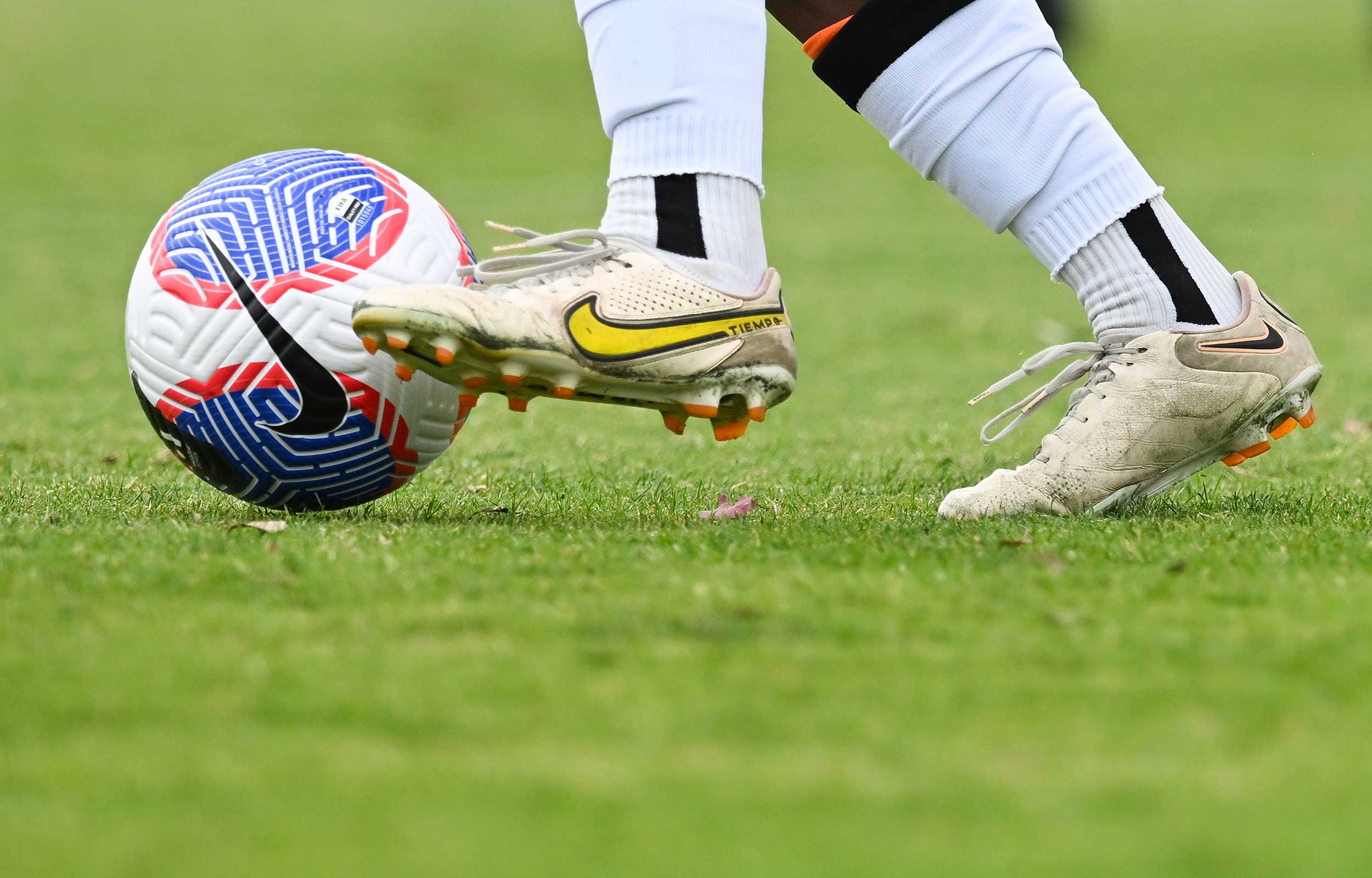 A League Women Ball 2