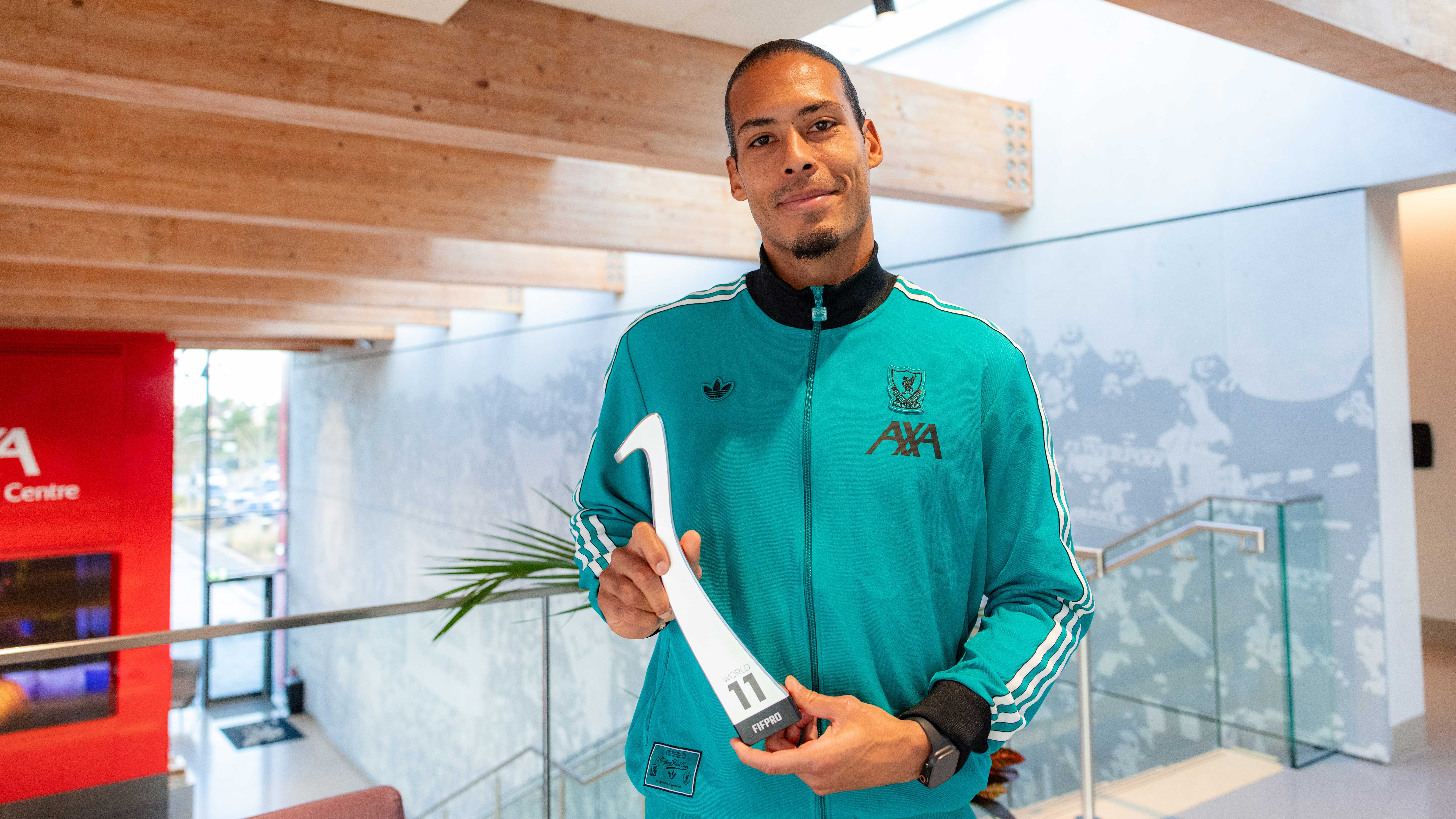 VVD Portrait Crop W11